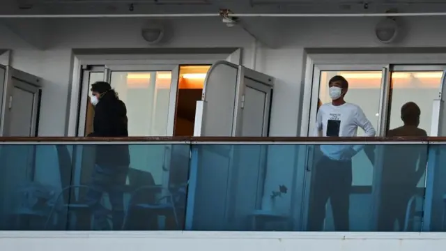 গত ১৪দিন কেবিনে আটকে আছেন জাহাজের যাত্রীরা