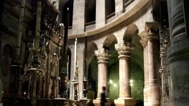 بخشی از صحن کلیسای مقبره مقدس