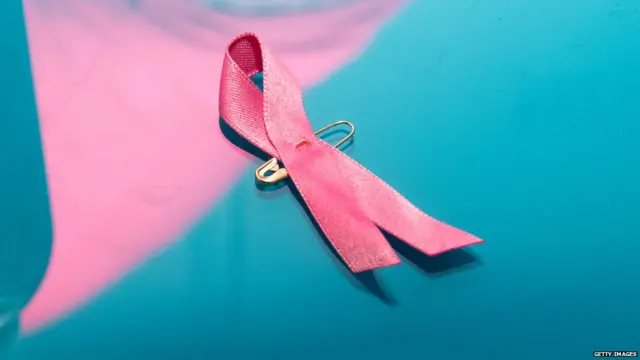 'ਪਿੰਕ ਰਿਬਨ' ਦੁਨੀਆਂ ਭਰ 'ਚ ਬ੍ਰੈਸਟ ਕੈਂਸਰ ਬਾਰੇ ਜਾਗਰੁਕਤਾ ਦਾ ਪ੍ਰਤੀਕ ਮੰਨਿਆ ਜਾਂਦਾ ਹੈ