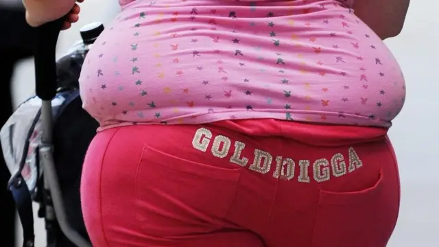 полная женщина с коляской