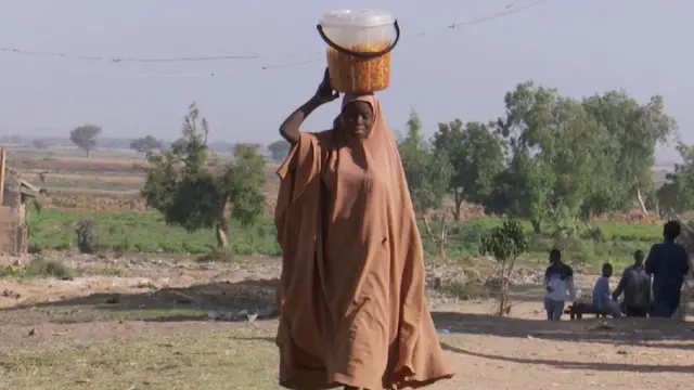 A kan dora wa yara mata talla a maimakon zuwa makaranta