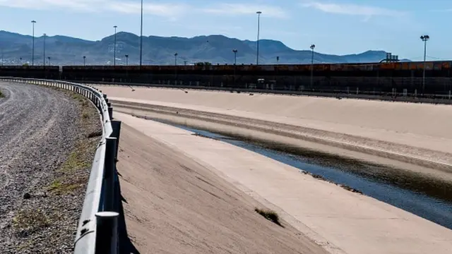 Meksika sınırına duvar örülmesi, Trump'ın seçim kampanyasındaki vaatlerinden biriydi