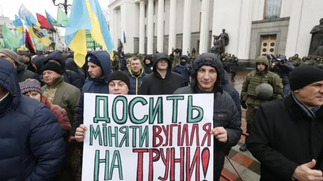 Протести біля парламенту