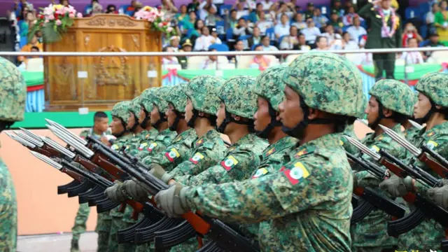 မိုင်းလားအဖွဲ့ဟာ စစ်အစိုးရလက်ထက်ကတည်းက ငြိမ်းချမ်းရေးယူခဲ့တဲ့အဖွဲ့ဖြစ်ပြီး သမ္မတ ဦးသိန်းစိန်လက်ထက်မှာ ပြည်နယ်အဆင့် ပြည်ထောင်စု အပစ်ရပ်စဲရေး သဘောတူ ညီချက် လက်မှတ်ရေးထိုးထား
