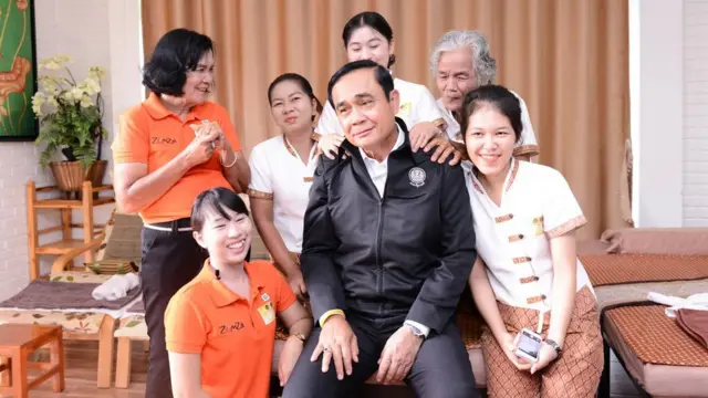 นายกฯ พบประชาชน