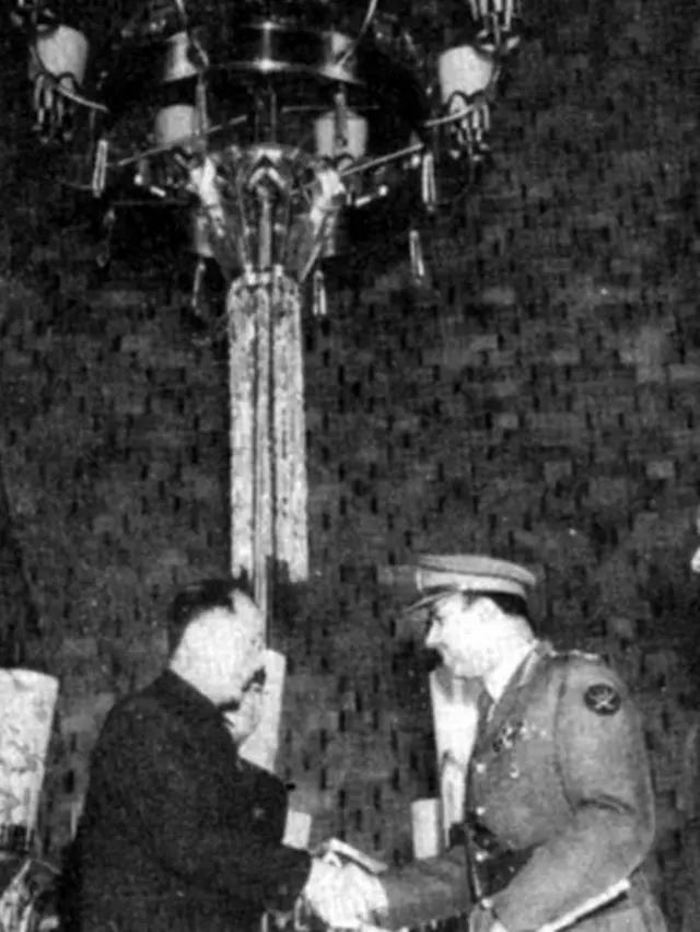 فانوس، مزار قائد