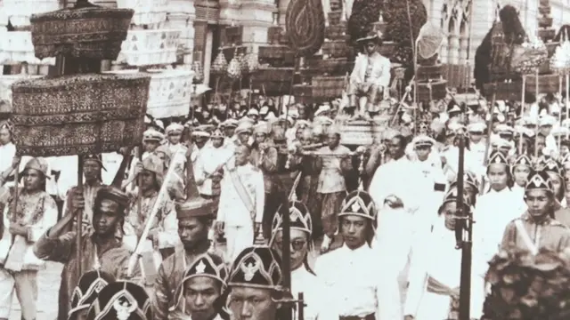 เสด็จเลียบพระนคร โดยขบวนพยุหยาตราทางสถลมารค ในสมัย ในหลวง รัชกาลที่ 9