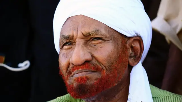 زعيم حزب الأمة السابق الصادق المهدي
