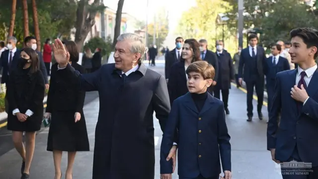 Президент Мирзиёев оила аъзолари билан овоз беришда