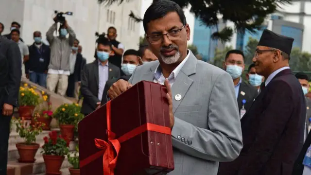 अर्थमन्त्री शर्मा