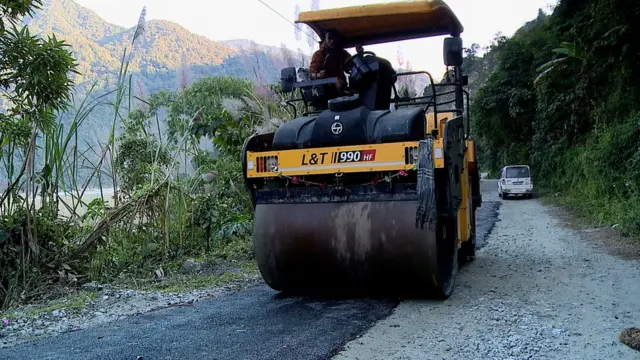 سڑک کی تعمیر