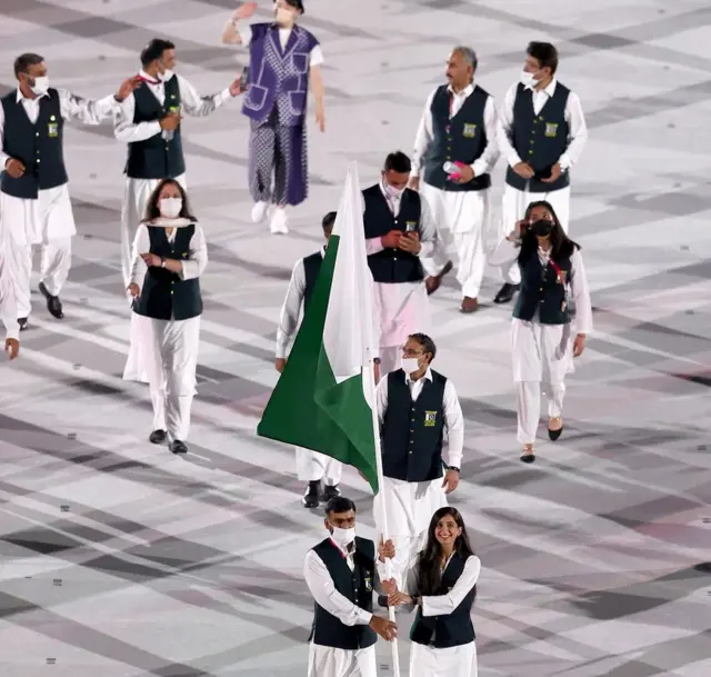 बैडमिंटन खिलाड़ी महूर शहज़ाद और शूटर खलील अख्तर