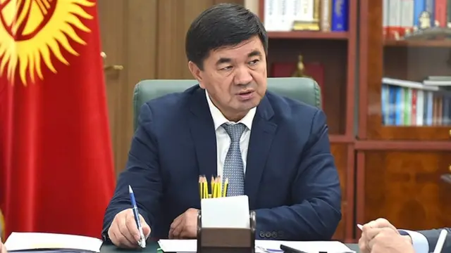 Өкмөт башчы Мухаммедкалый Абылгазиев Казакстан менен товар жүгүртүү токтойбойт деди