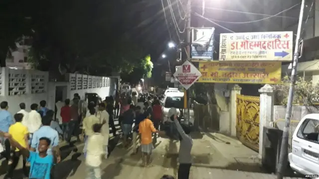 क़ब्रिस्तान के कब्ज़े की अफ़वाह से वाराणसी में सांप्रदायिक संघर्ष