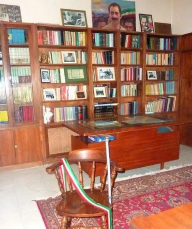 దారియుష్ ఫారోర్ హత్యకు గురైన కుర్చీ