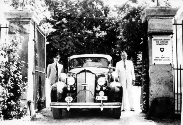 Carl Lutz y su chofer en Budapest (Foto: Archiv für Zeitgeschichte, ETH Zurich)