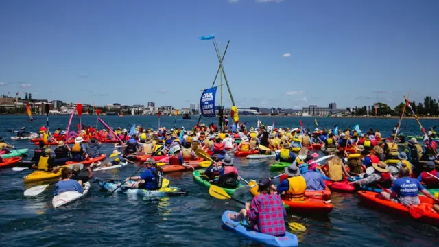 Climate Protesters Kayak Disruption