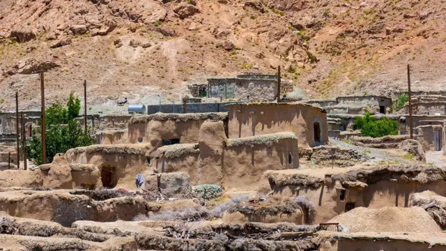 Некоторые в Иране до сих пор верят, что на месте Махуника когда-то располагался древний Город карликов