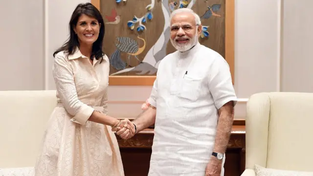 मोदी, हॅली