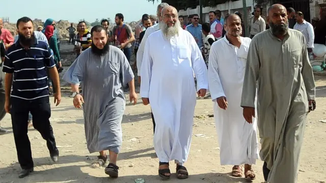 ياسر برهامي (وسط الصورة)