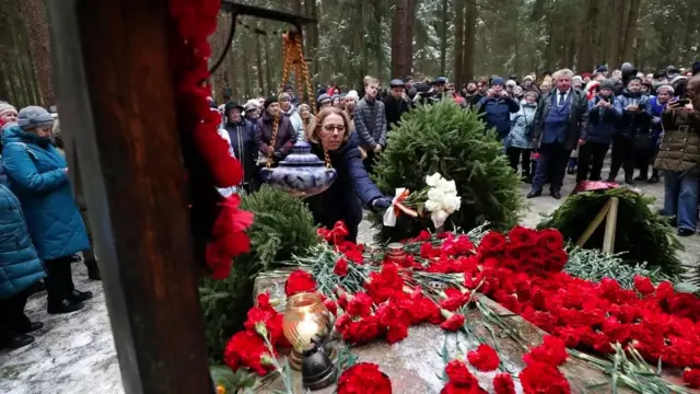 Сталин қатағонларининг 45 минг қурбони Санкт-Петербург яқинидаги Левашово ўрмонида дафн этилган.