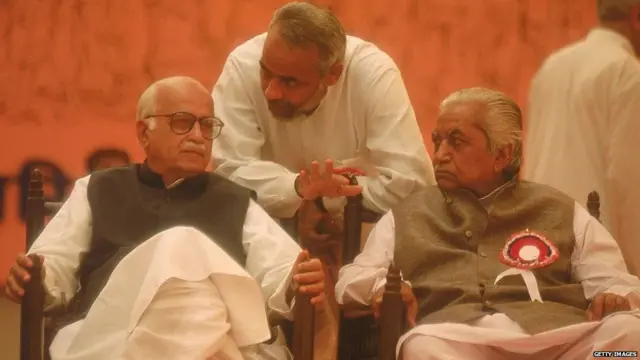 लालकृष्ण आडवाणी, नरेंद्र मोदी आणि केशूभाई पटेल