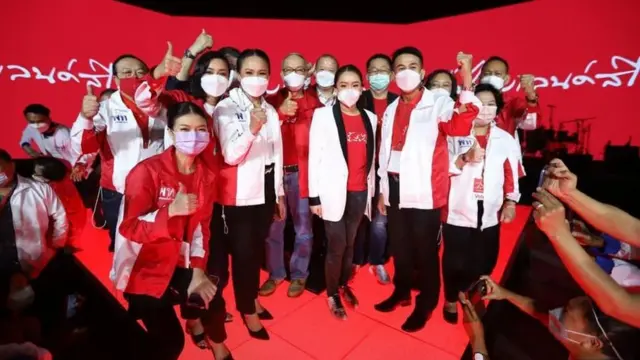 ภาพหมู่พรรคเพื่อไทย