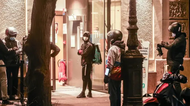 развозчики еды в Париже