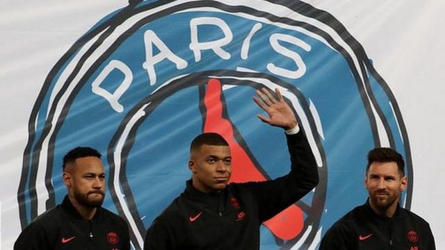 Neymar, Kylian Mbappe and Lionel Messi in front of a Paris flag