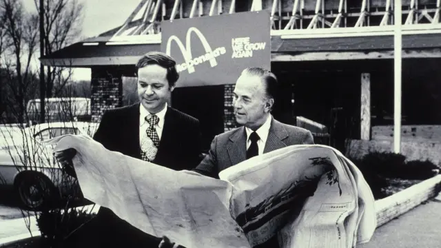 Ray Koch y Fred Turner, otro alto ejecutivo de McDonald's de la época.
