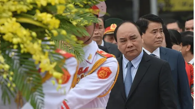 Ông Nguyễn Đức Chung (bìa phải)