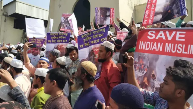 বিক্ষোভকারীরা দাবি তুলেছেন, বাংলাদেশের প্রতিষ্ঠাতা রাষ্ট্রপতি শেখ মুজিবুর রহমানের জন্মশতবার্ষিকী অনুষ্ঠানে ভারতের প্রধানমন্ত্রী নরেন্দ্র মোদী যাতে ঢাকায় আসতে না পারেন।