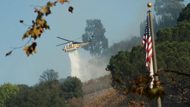 Вертолеты пытаются спасти виноградник Руперта Мердока