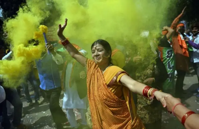 தேர்தல் வெற்றி கொண்டாட்டம்