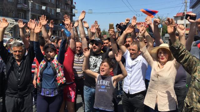 Толпа на улицах Еревана