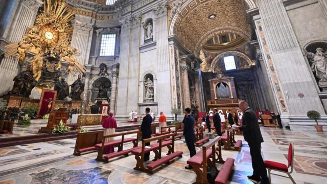 Пасхальная служба в Ватикане проходила в воскресенье за закрытыми дверями