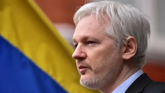 مؤسس موقع ويكيليكس، جوليان أسانج، يقيم في مقر السفارة الإكوادورية في لندن منذ 18 يونيو/حزيران 2012