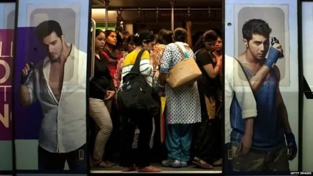 پولیس وايي میټرو کې د غلا پر مهال نیول شوې ډېرې ښځې دي