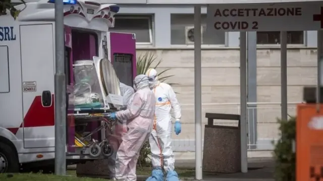 कोरोना, युके, लॉकडाऊन