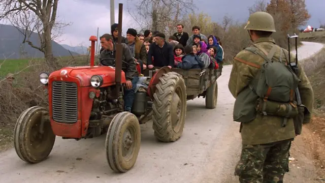 Refugiados fugindo durante a criseroleta casino truquesKosovoroleta casino truques1999