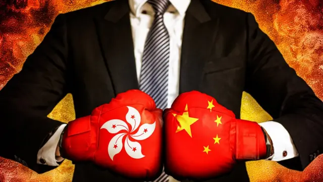 Pessoa com luvapixbet downloadboxe indicando confronto entre China e Hong Kong