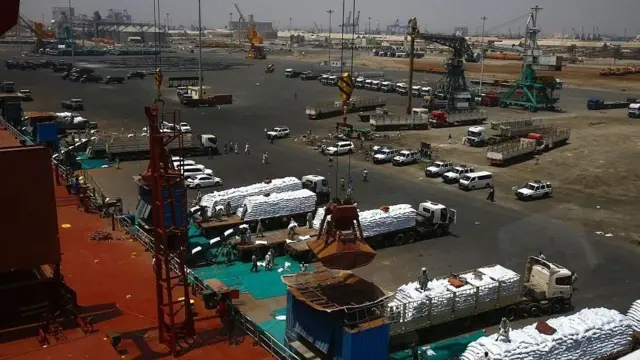 Saldhigga milatari ee Ruushka waxa laga dhisi doonaa meel u dhaw dekadda Port Sudan