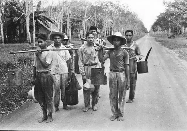 Foto históricafazer jogo da quina onlineseringueirosfazer jogo da quina onlineuma estradafazer jogo da quina onlineterra batida na Amazônia paraense