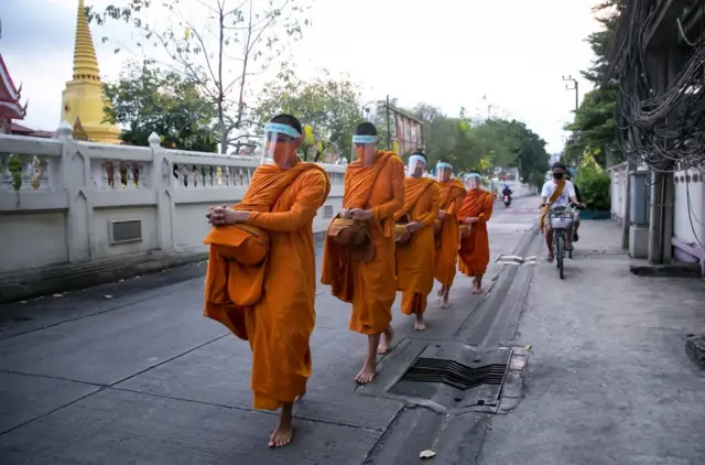 thai monks