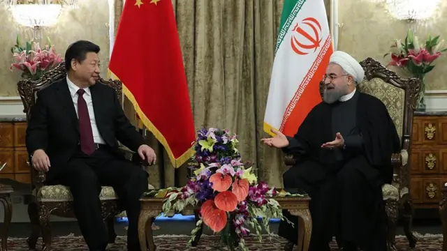 ईरान के राष्ट्रपति हसन रूहानी के साथ चीनी राष्ट्रपति शी जिनपिंग