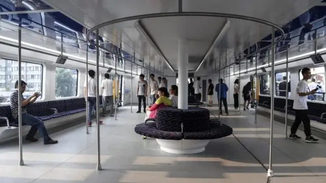 Interior del prototipo del TEB