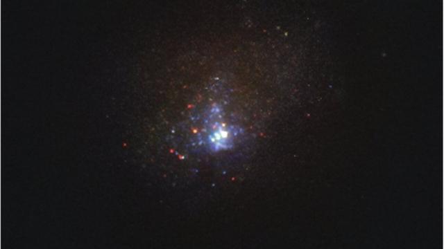 عکس کهکشان کوتوله کینمن که با تلسکوپ فضایی هابل گرفته شده