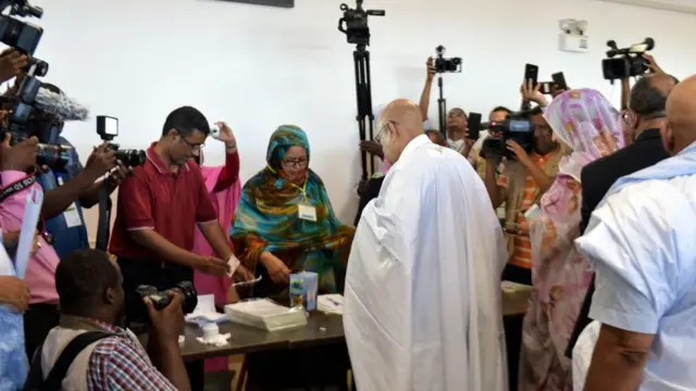 المشهد من إحدى لجان التصويت في الانتخابات الرئاسية في موريتانيا