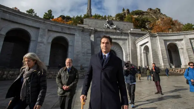 Luis Alfonso de Borbón, uno de los nietos de Franco, tras asistir a una misa en el Valle de los Caídos.