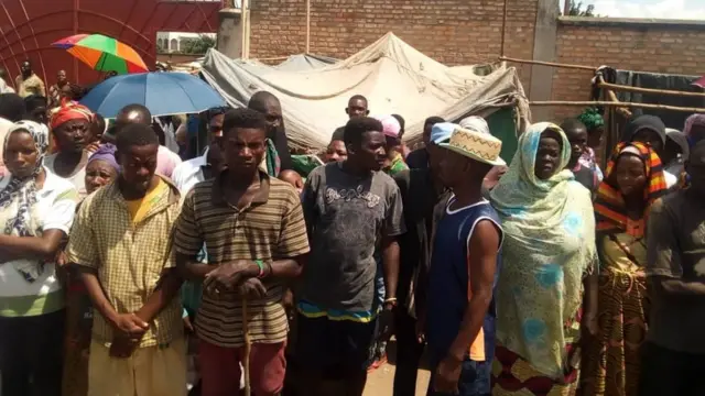 Abari basanzwe bapanze amazu basabwe kuja gupanga ahandi kugira reta ifashe abafise ingorane gusumba.